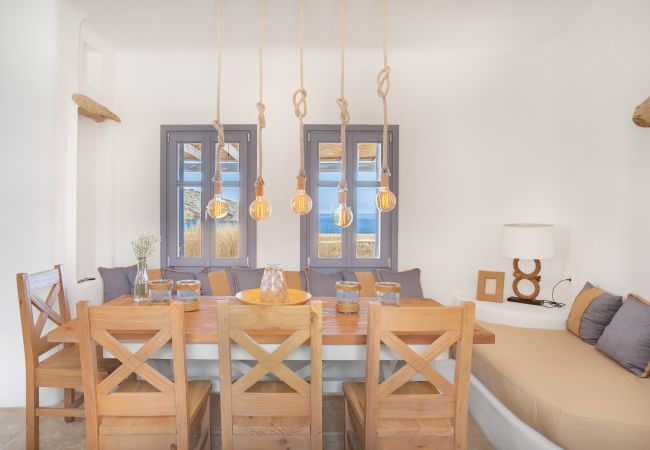 Villa in Mykonos - Seaside 5BDR Bliss in Mykonos Villa in Mykonos - Seaside 5BDR Bliss in Mykonos