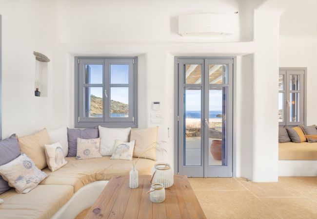 Villa in Mykonos - Seaside 5BDR Bliss in Mykonos Villa in Mykonos - Seaside 5BDR Bliss in Mykonos