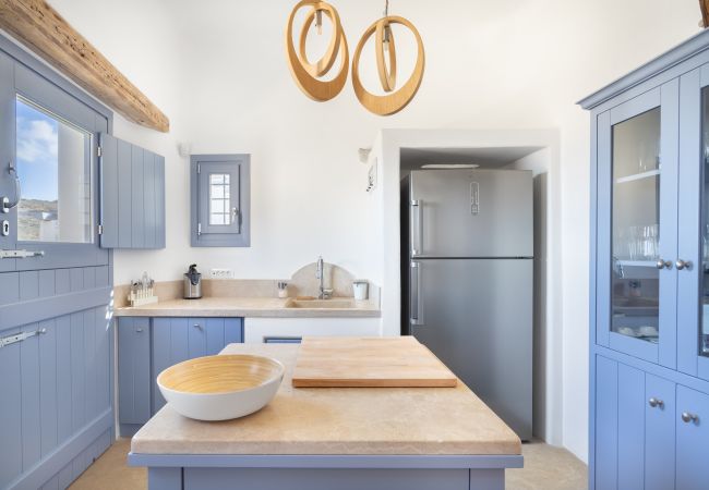 Villa in Mykonos - Seaside 5BDR Bliss in Mykonos Villa in Mykonos - Seaside 5BDR Bliss in Mykonos