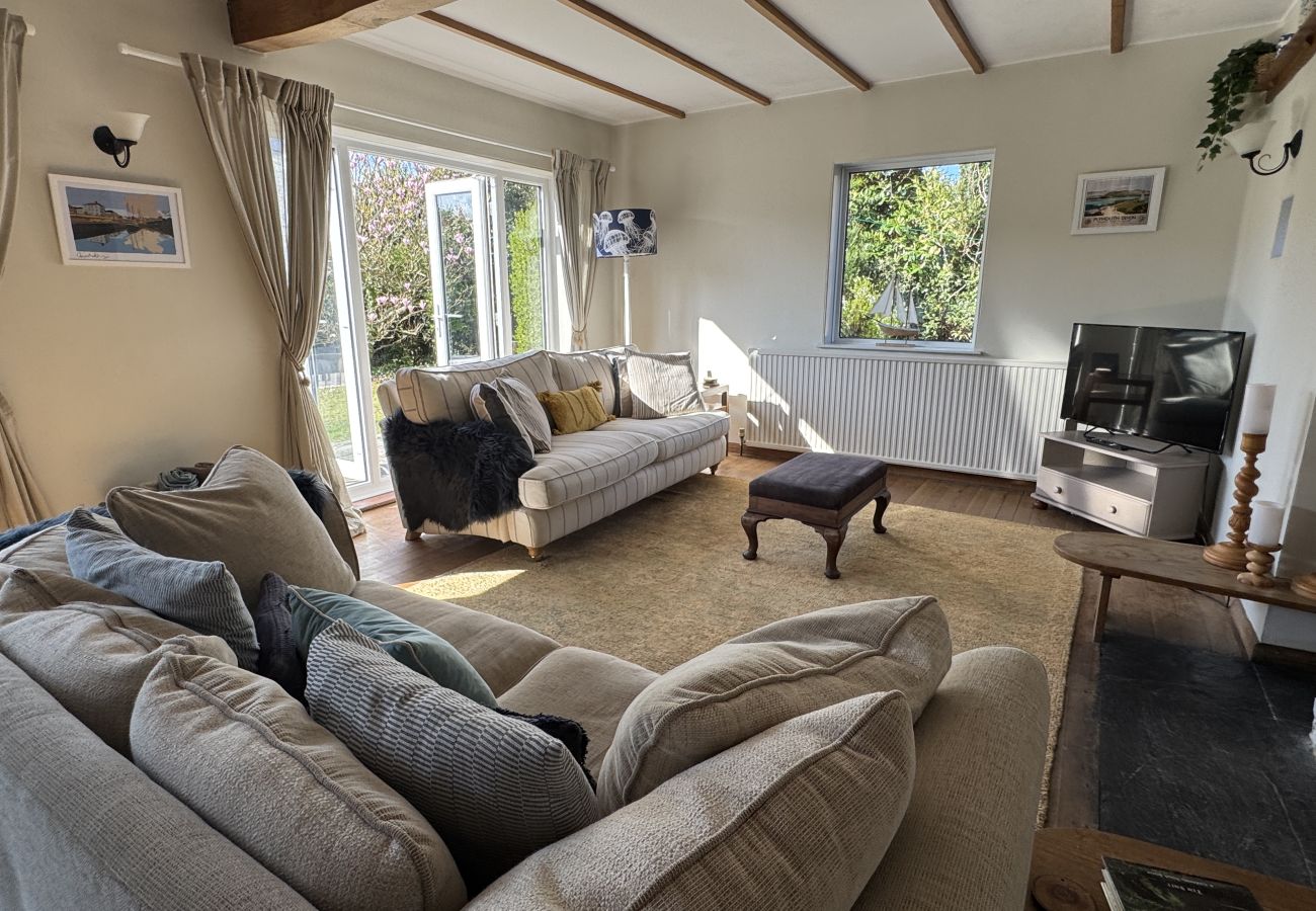 House in Charlestown - Blue Haze - Family accommodation with private beach access