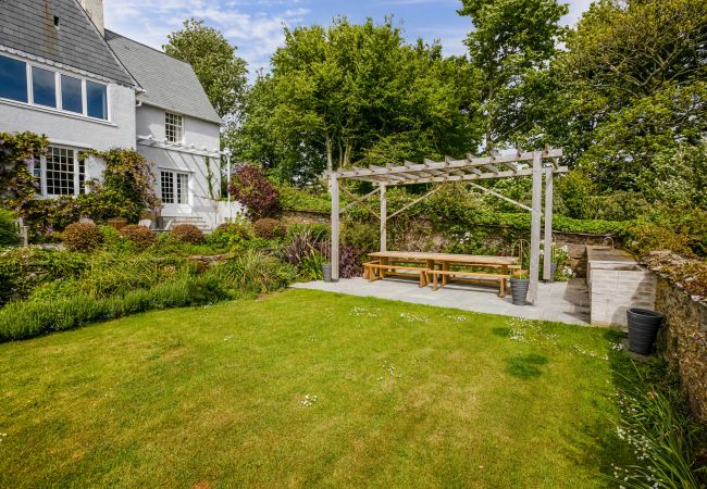 House in Dartmouth - Little Redlap - Gracious family home near Dartmouth House in Dartmouth - Little Redlap - Gracious family home near Dartmouth
