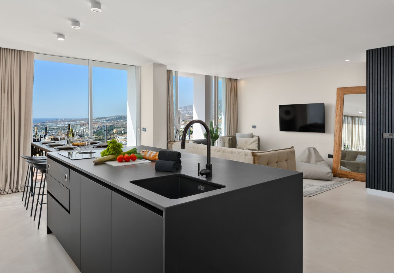 Villa in Adeje - Golden Horizon Retreat