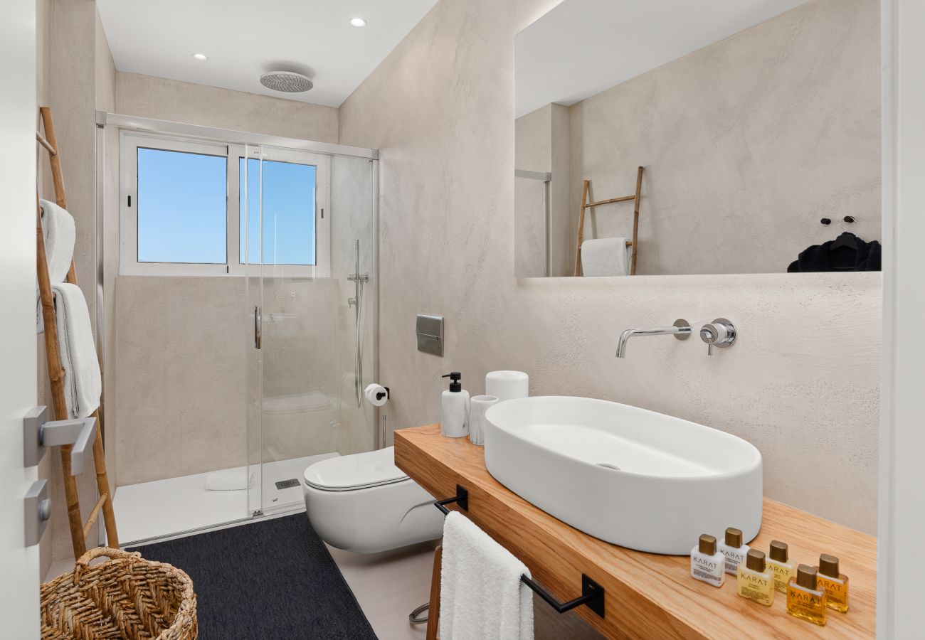 Villa in Adeje - Golden Horizon Retreat