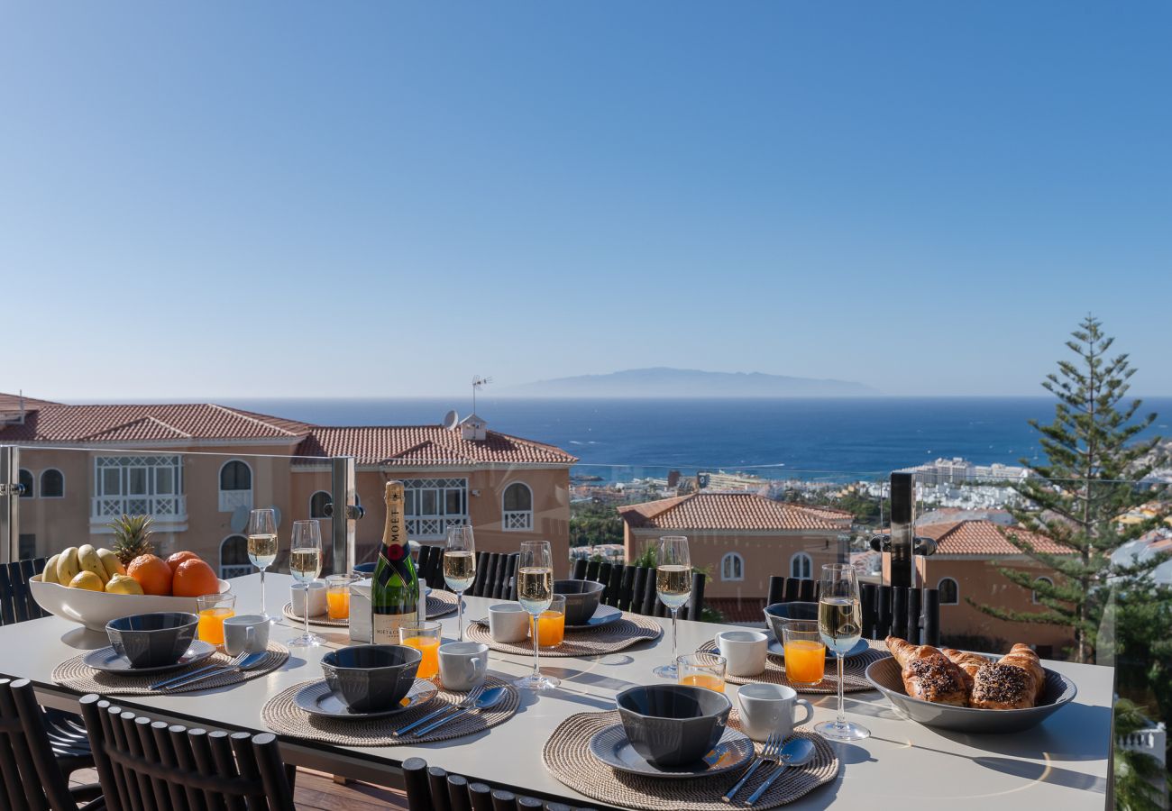 Villa in Adeje - Golden Horizon Retreat