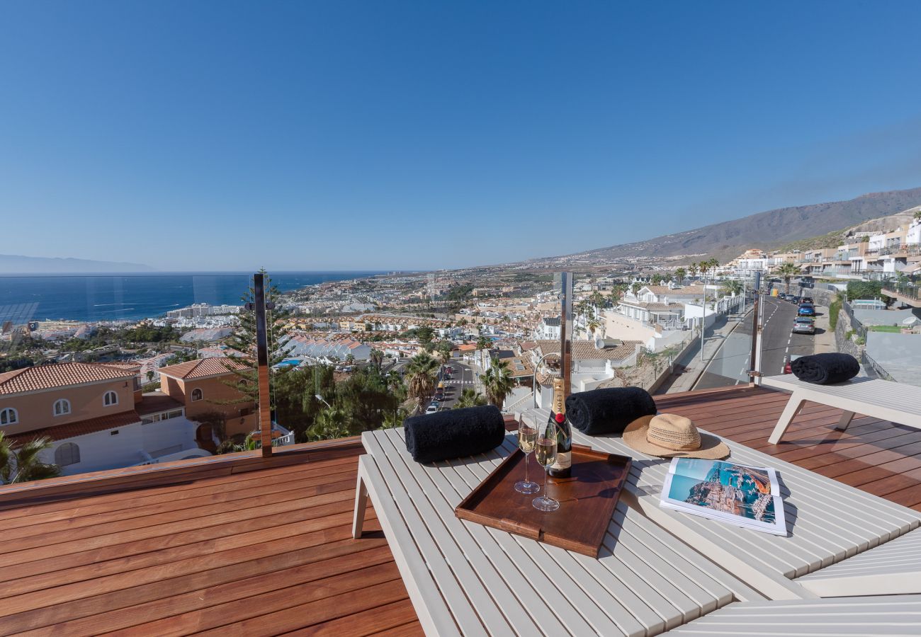 Villa in Adeje - Golden Horizon Retreat