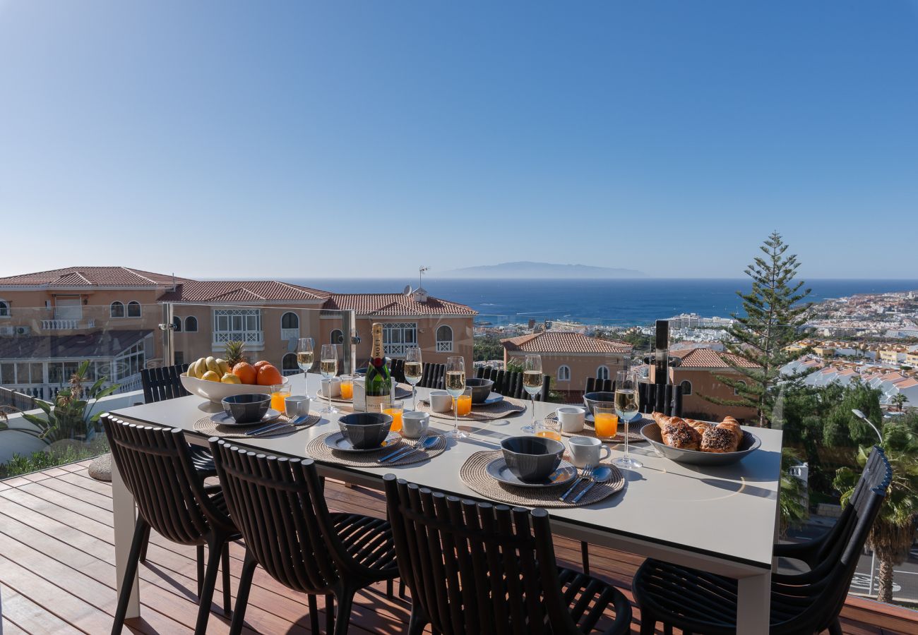 Villa in Adeje - Golden Horizon Retreat