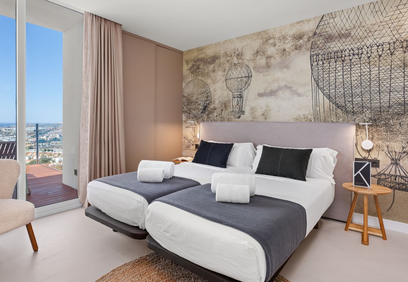 Villa in Adeje - Golden Horizon Retreat