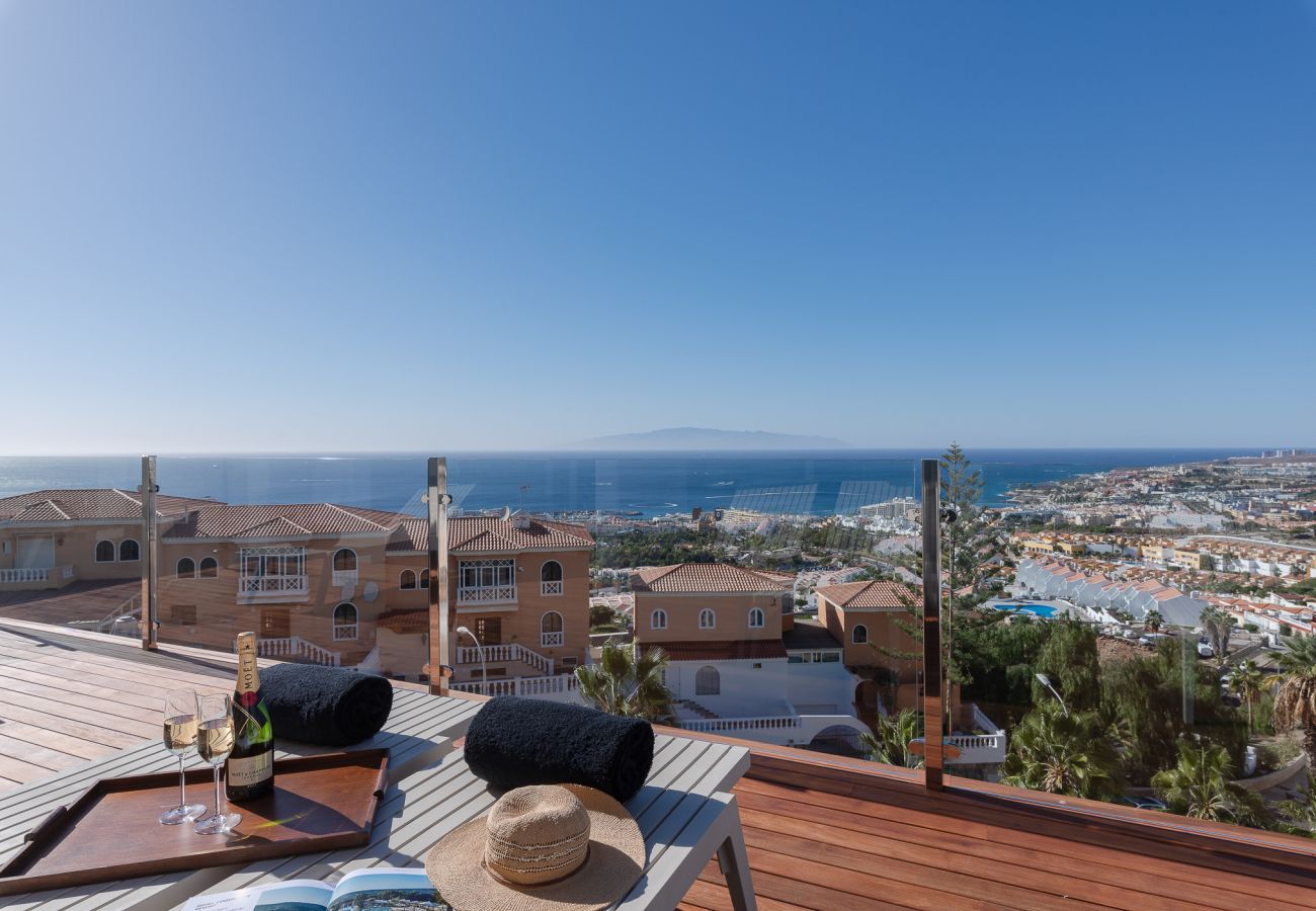 Villa in Adeje - Golden Horizon Retreat