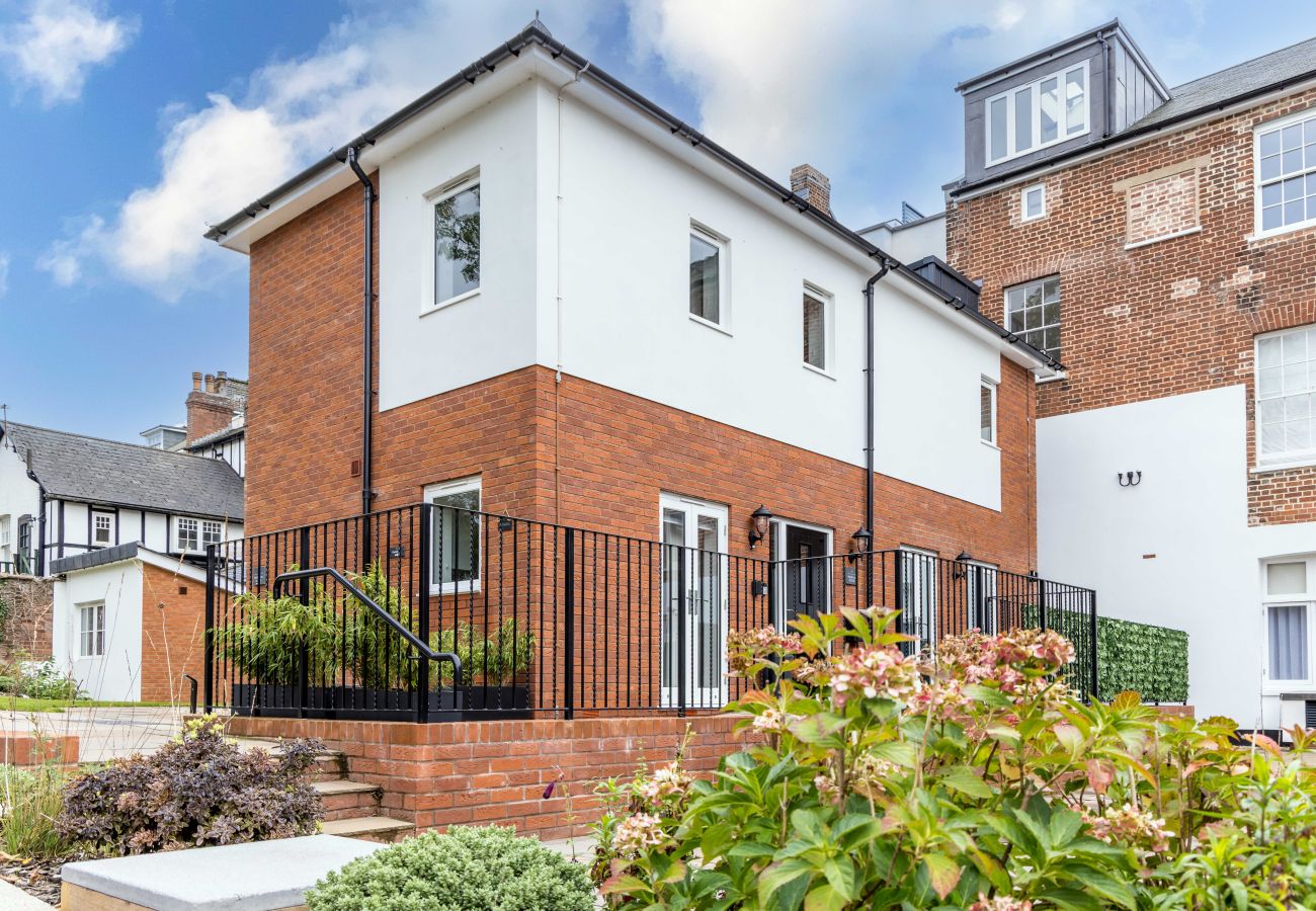 House in Exeter - Morford House - Stylish Retreat in the Heart of Exeter