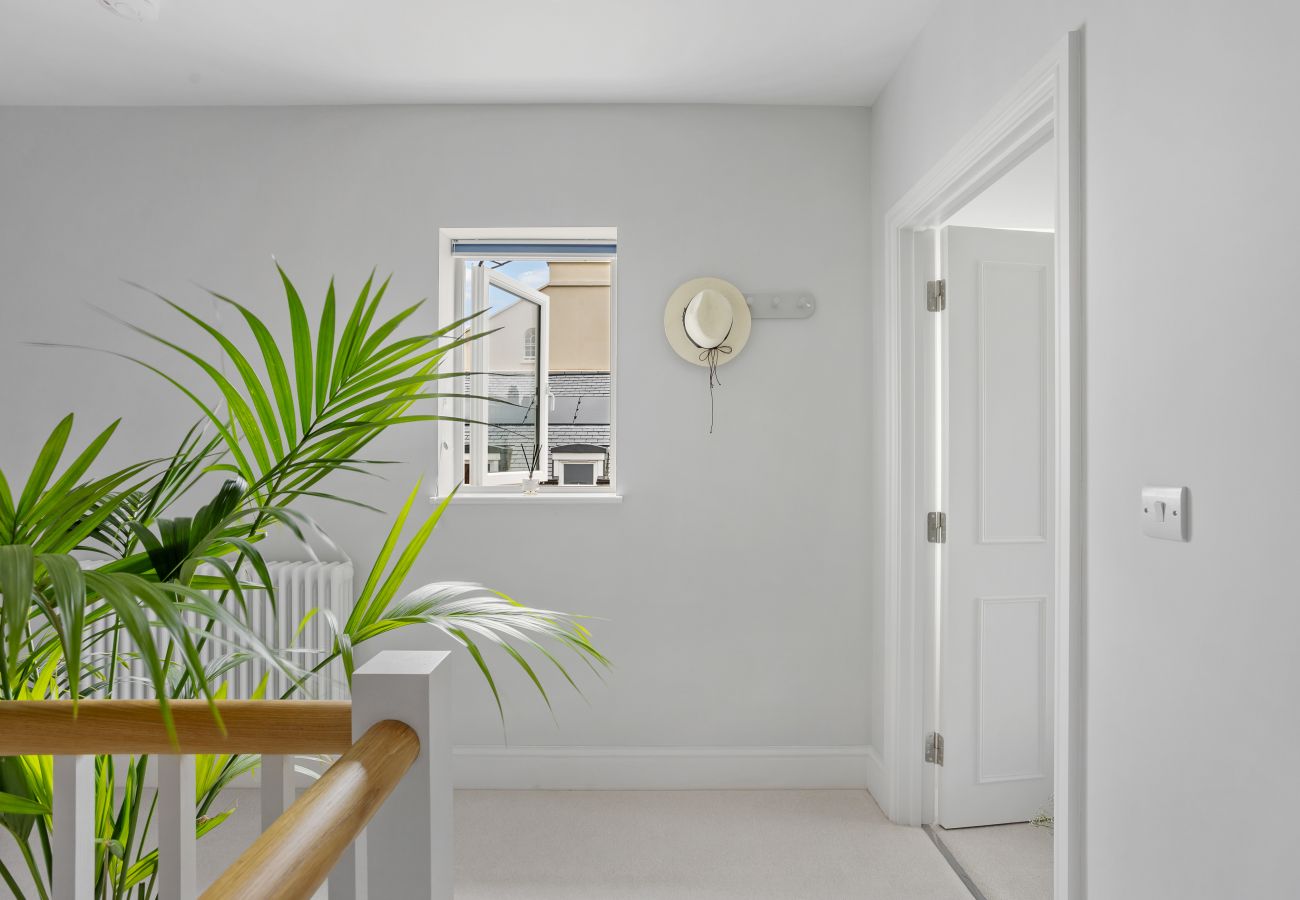 House in Exeter - Morford House - Stylish Retreat in the Heart of Exeter