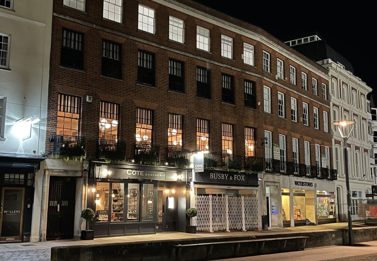 House in Exeter - Morford House - Stylish Retreat in the Heart of Exeter