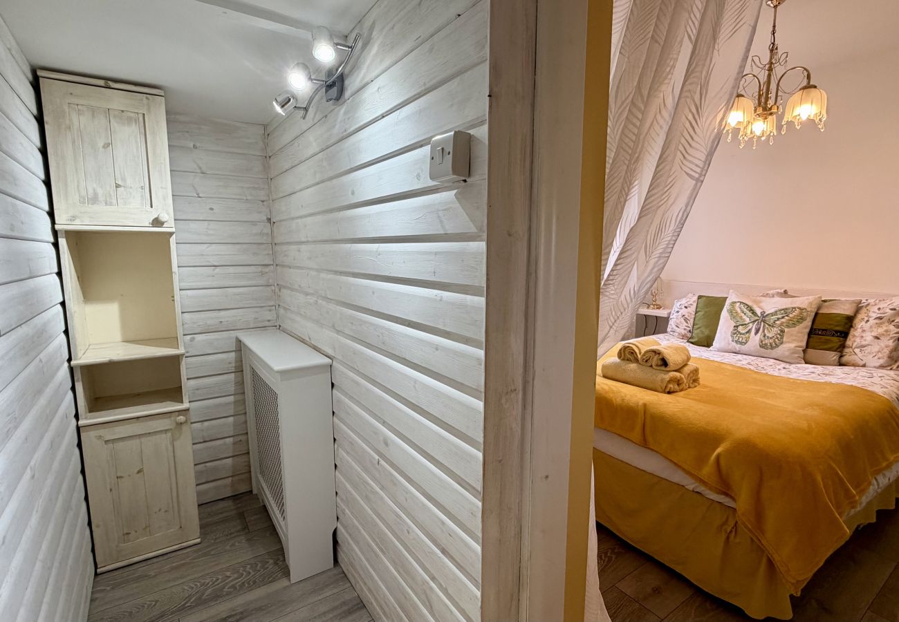 Double bedroom with cosy furnishings at Pheasants Haunt large holiday home in Paignton