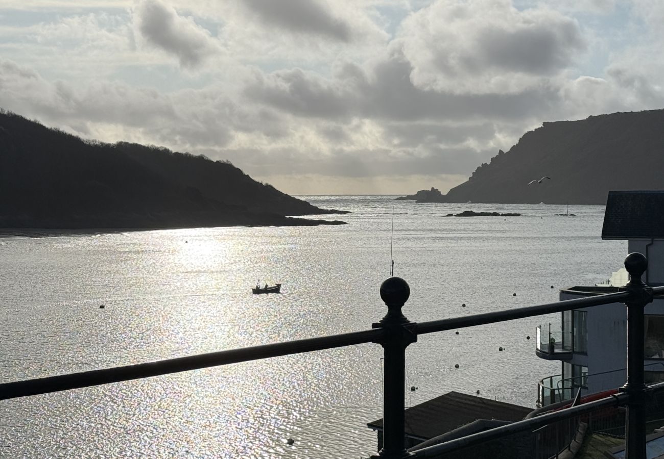 The Cabin - Hidden Retreat in the Heart of Salcombe