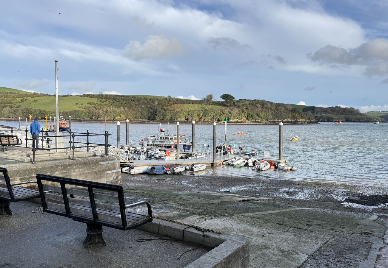 The Cabin - Hidden Retreat in the Heart of Salcombe