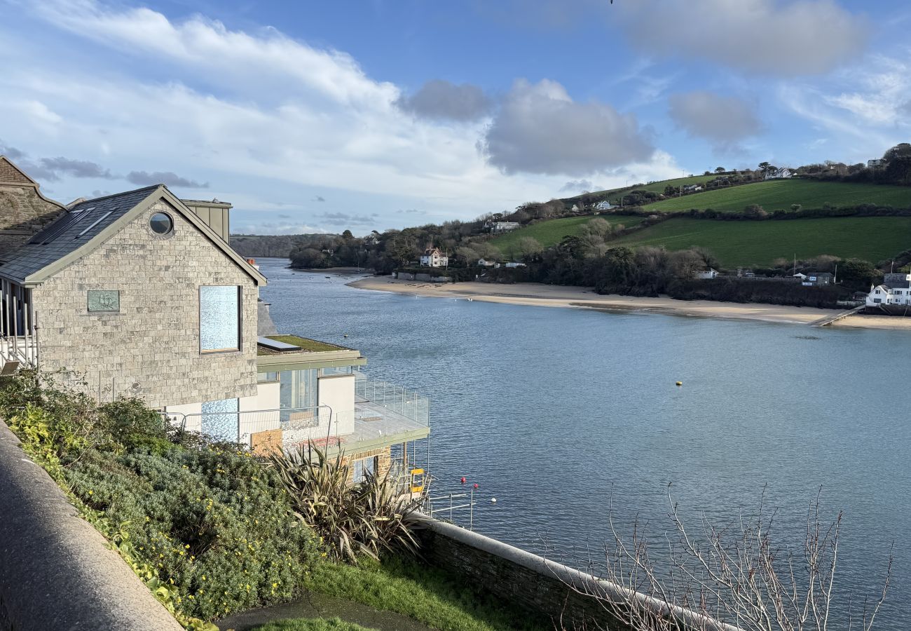 The Cabin - Hidden Retreat in the Heart of Salcombe