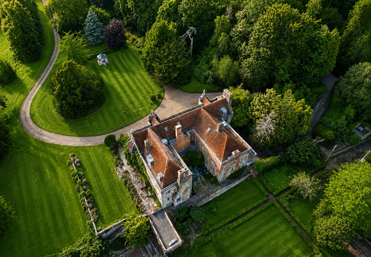 Country house in Etchingham - Haremere Hall - A Jacobean Estate of Grandeur