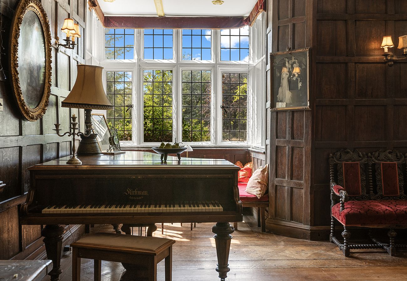 Country house in Etchingham - Haremere Hall - A Jacobean Estate of Grandeur