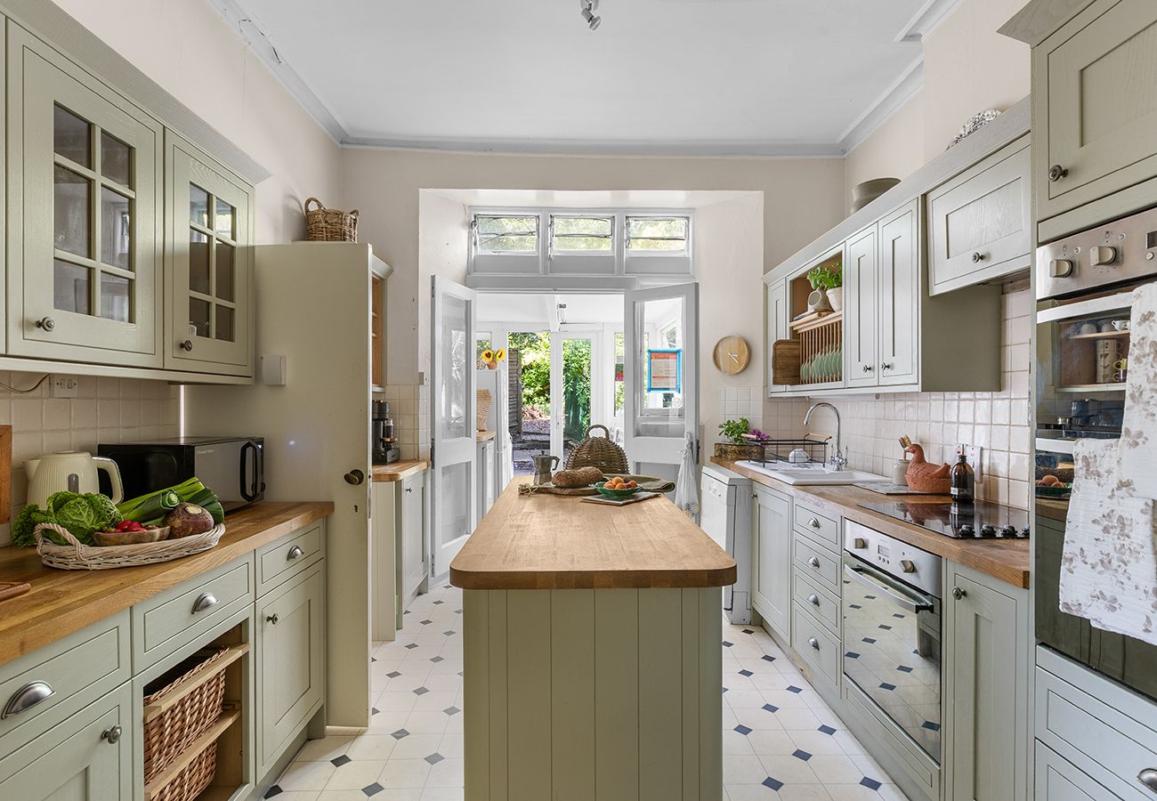 Country house in Etchingham - Haremere Hall - A Jacobean Estate of Grandeur