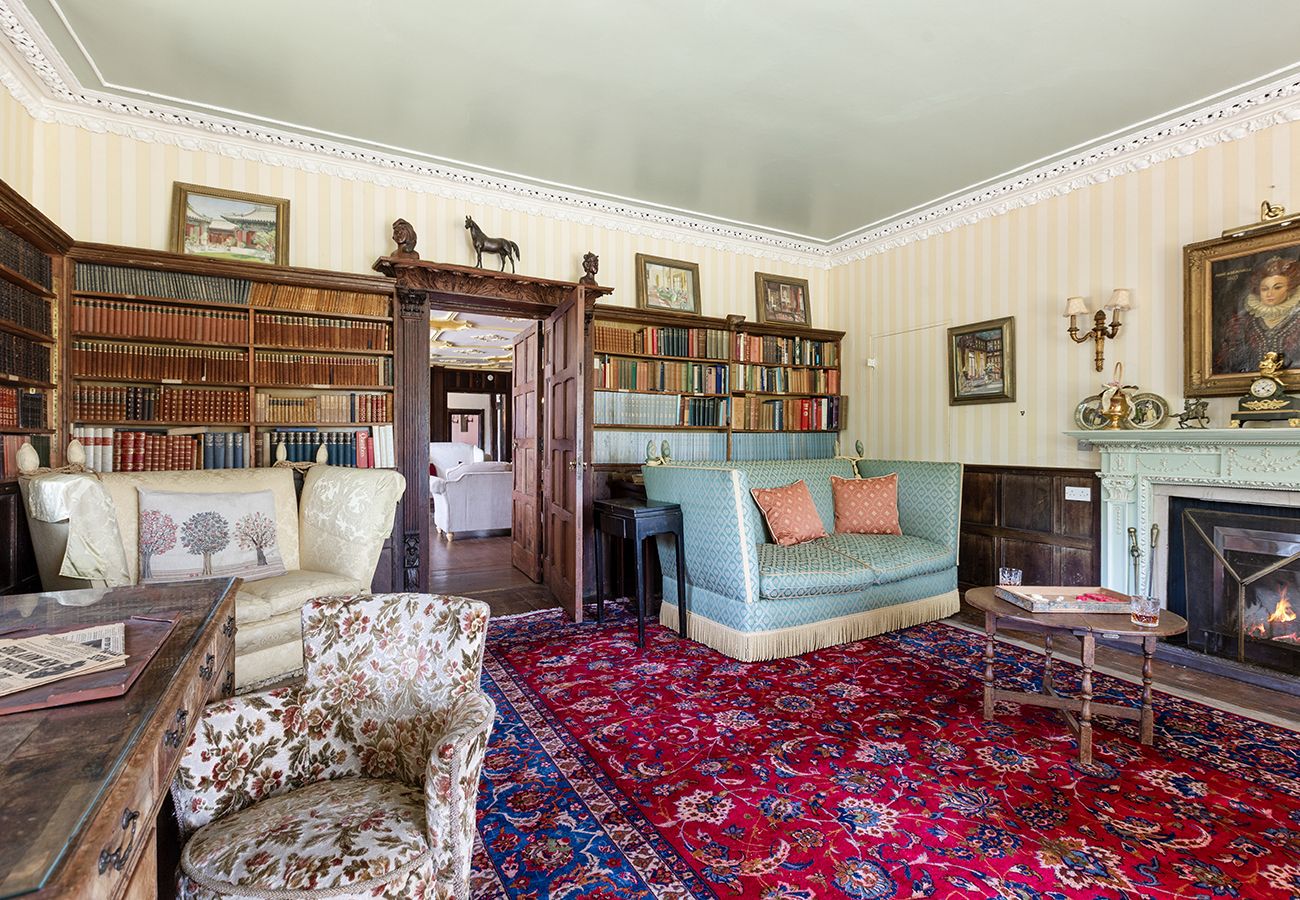 Country house in Etchingham - Haremere Hall - A Jacobean Estate of Grandeur