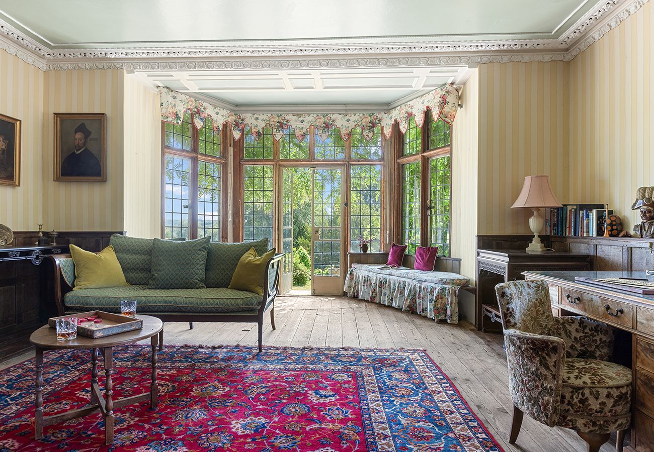 Country house in Etchingham - Haremere Hall - A Jacobean Estate of Grandeur
