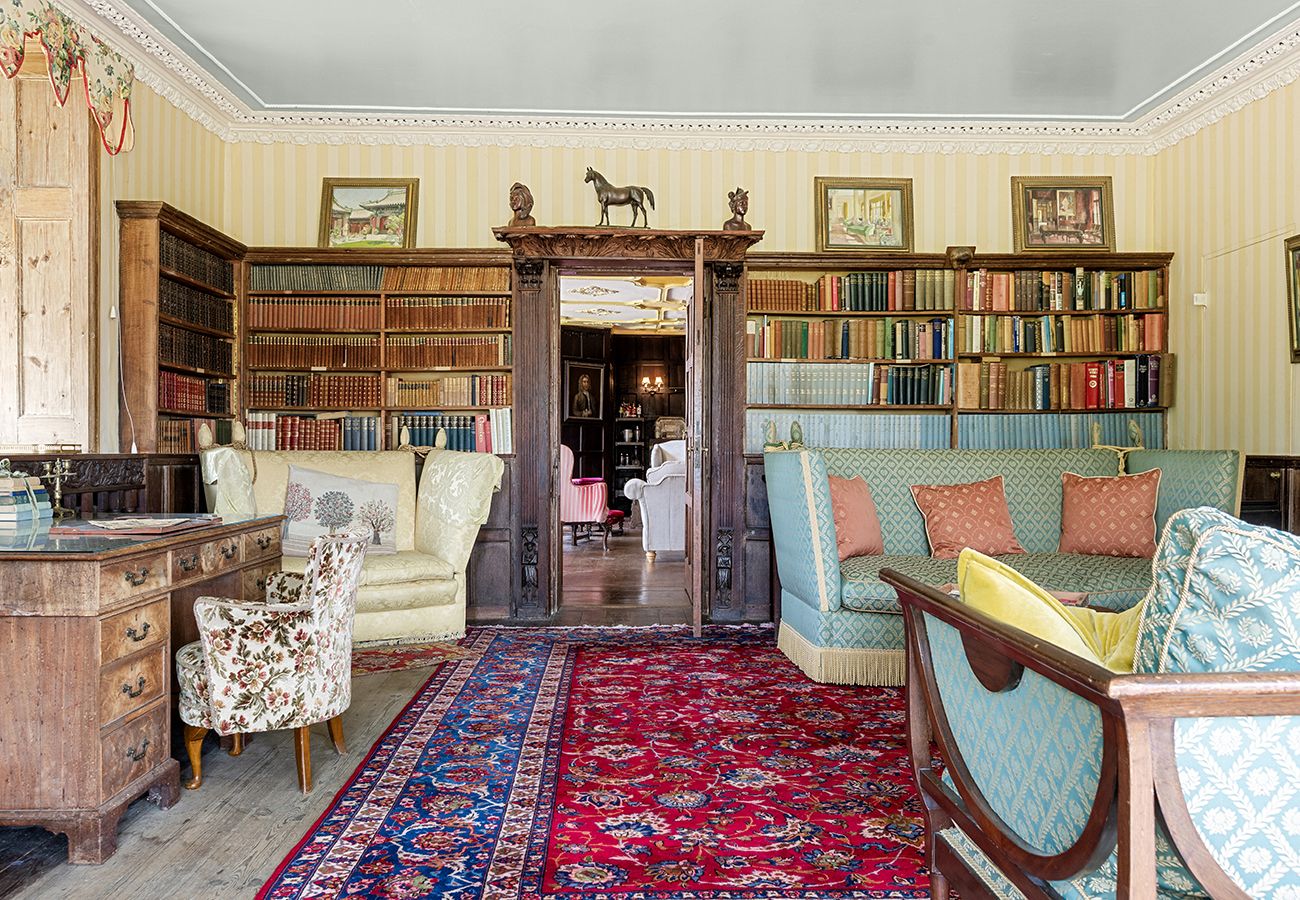 Country house in Etchingham - Haremere Hall - A Jacobean Estate of Grandeur