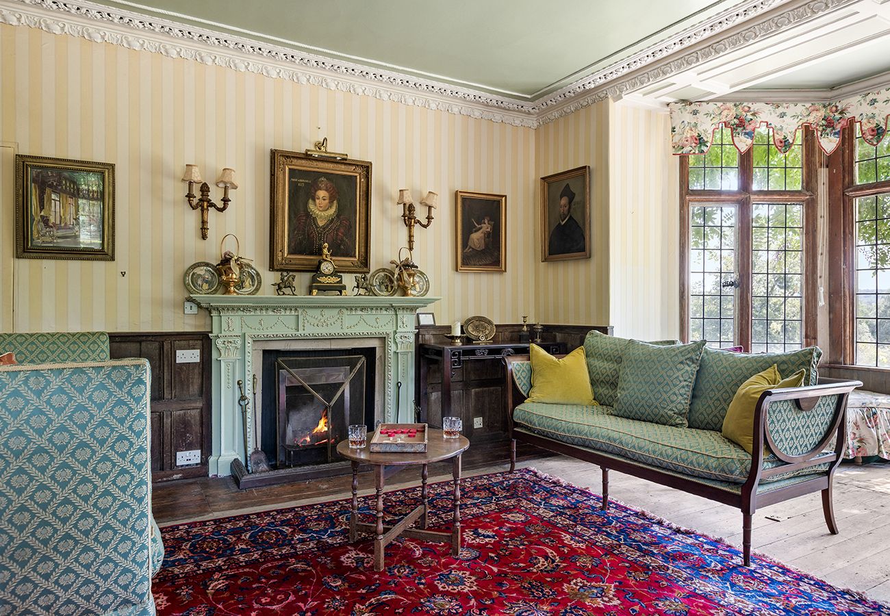 Country house in Etchingham - Haremere Hall - A Jacobean Estate of Grandeur