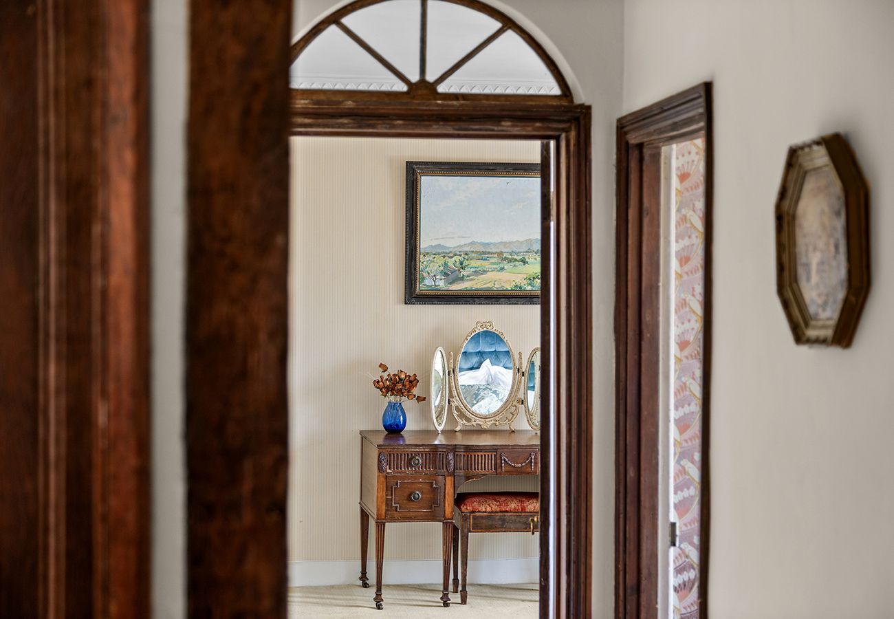 Country house in Etchingham - Haremere Hall - A Jacobean Estate of Grandeur