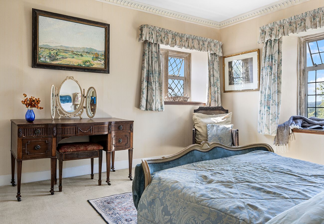 Country house in Etchingham - Haremere Hall - A Jacobean Estate of Grandeur