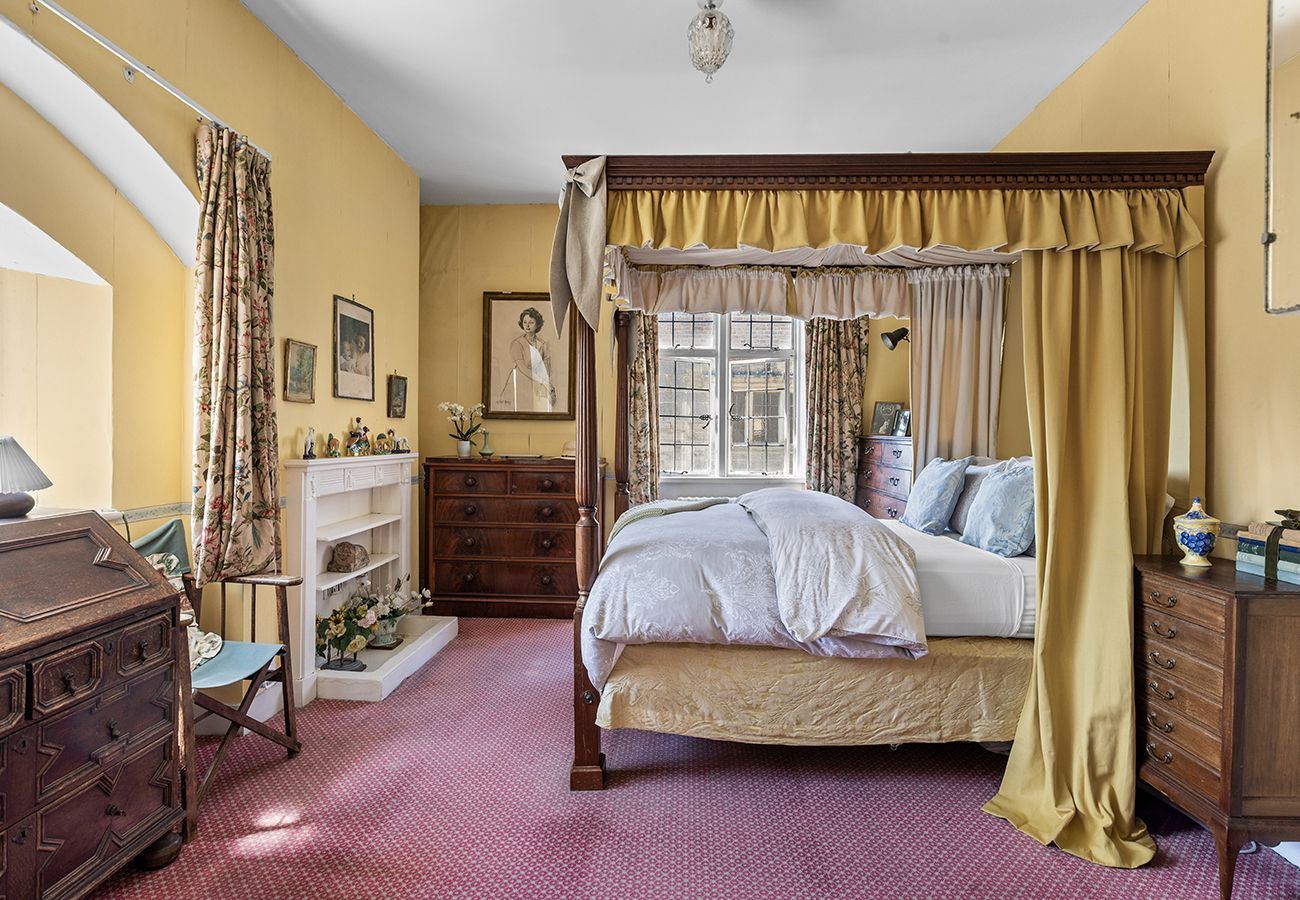 Country house in Etchingham - Haremere Hall - A Jacobean Estate of Grandeur