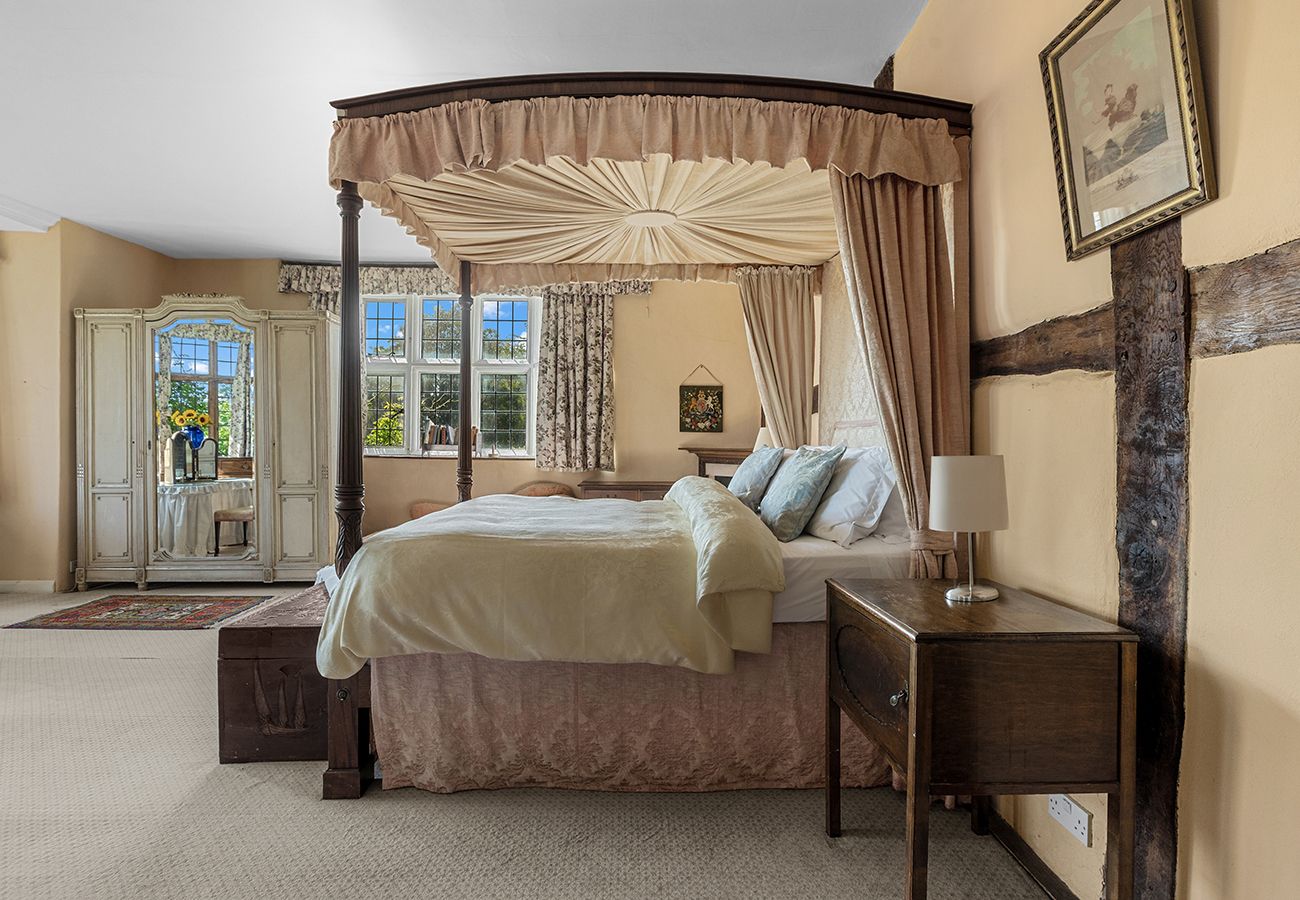Country house in Etchingham - Haremere Hall - A Jacobean Estate of Grandeur