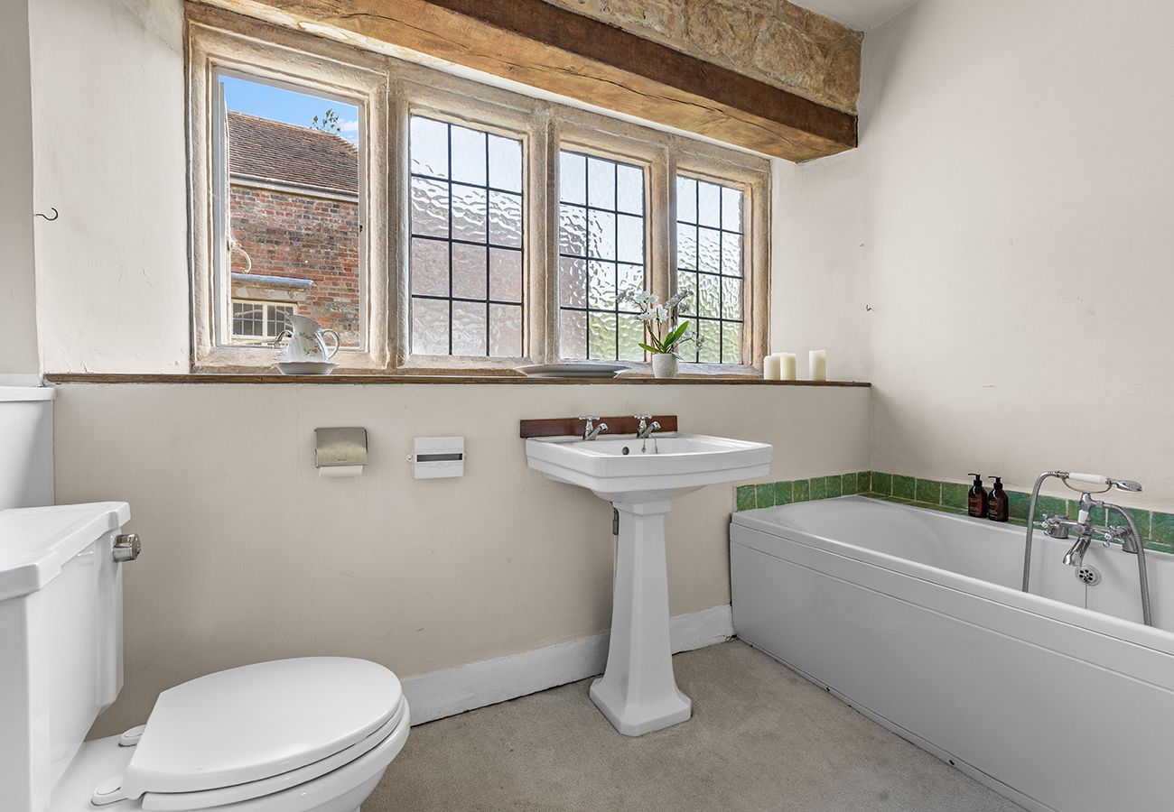 Country house in Etchingham - Haremere Hall - A Jacobean Estate of Grandeur