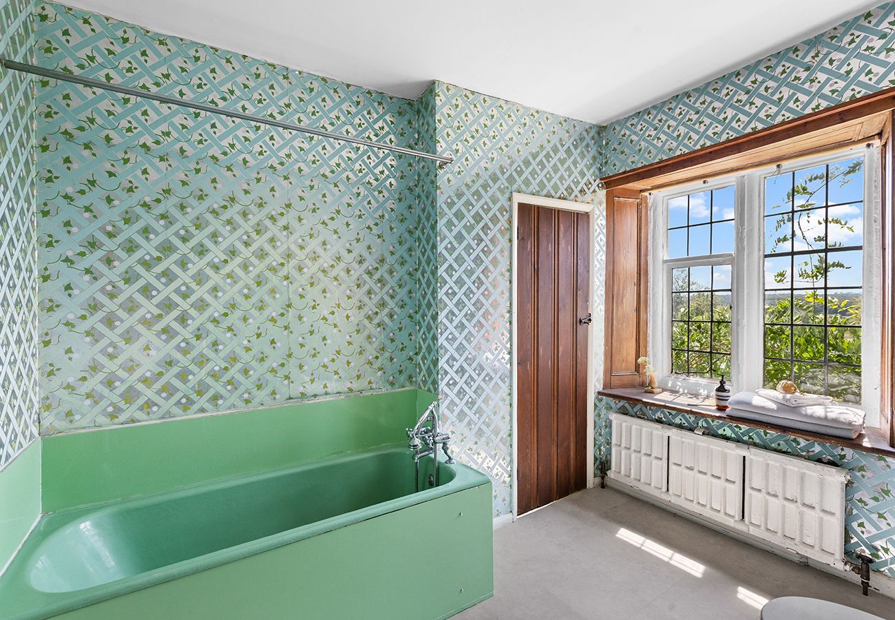 Country house in Etchingham - Haremere Hall - A Jacobean Estate of Grandeur