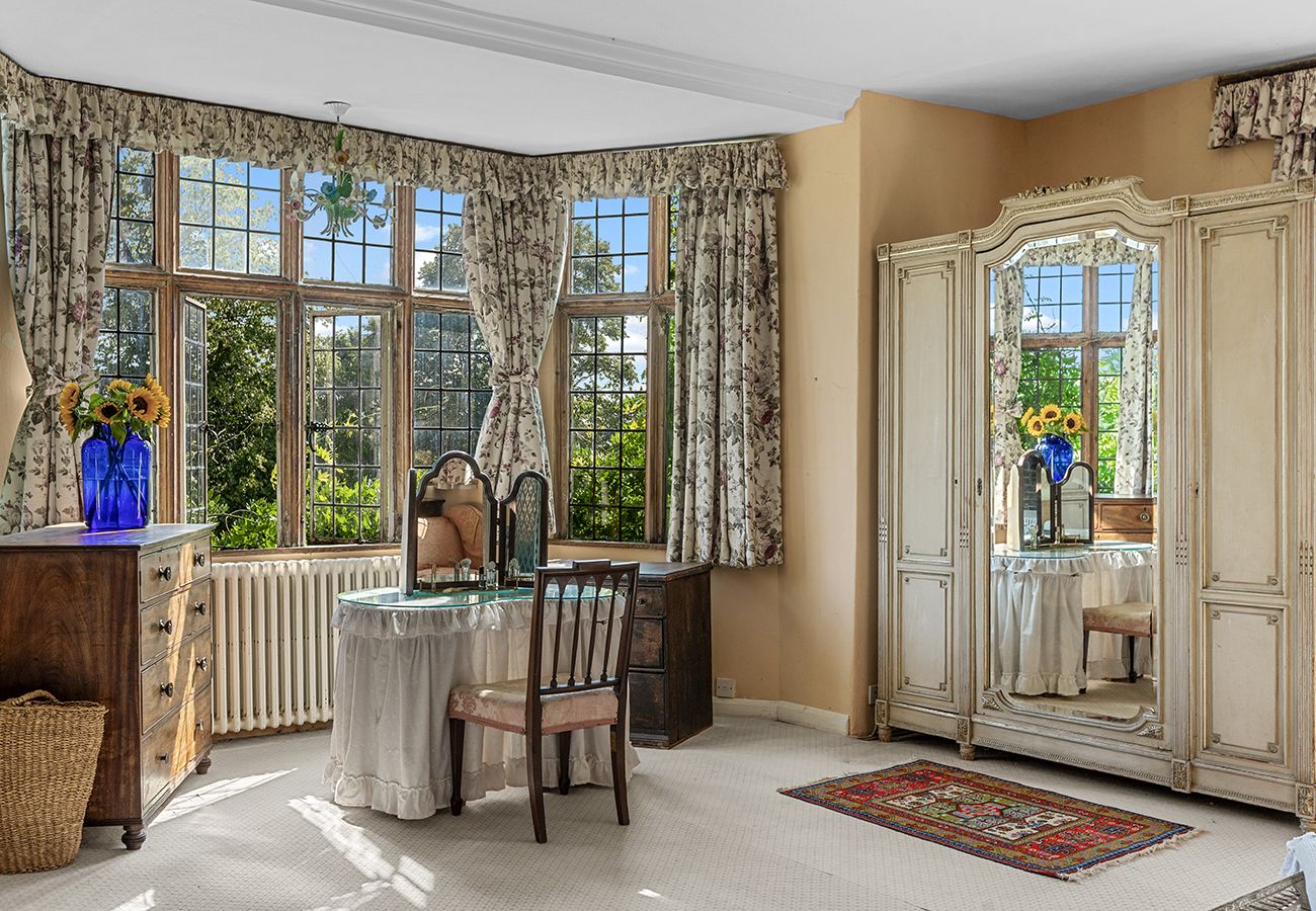 Country house in Etchingham - Haremere Hall - A Jacobean Estate of Grandeur