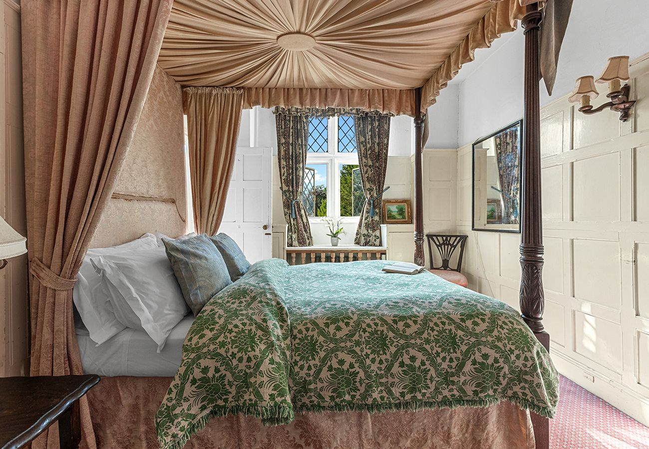 Country house in Etchingham - Haremere Hall - A Jacobean Estate of Grandeur