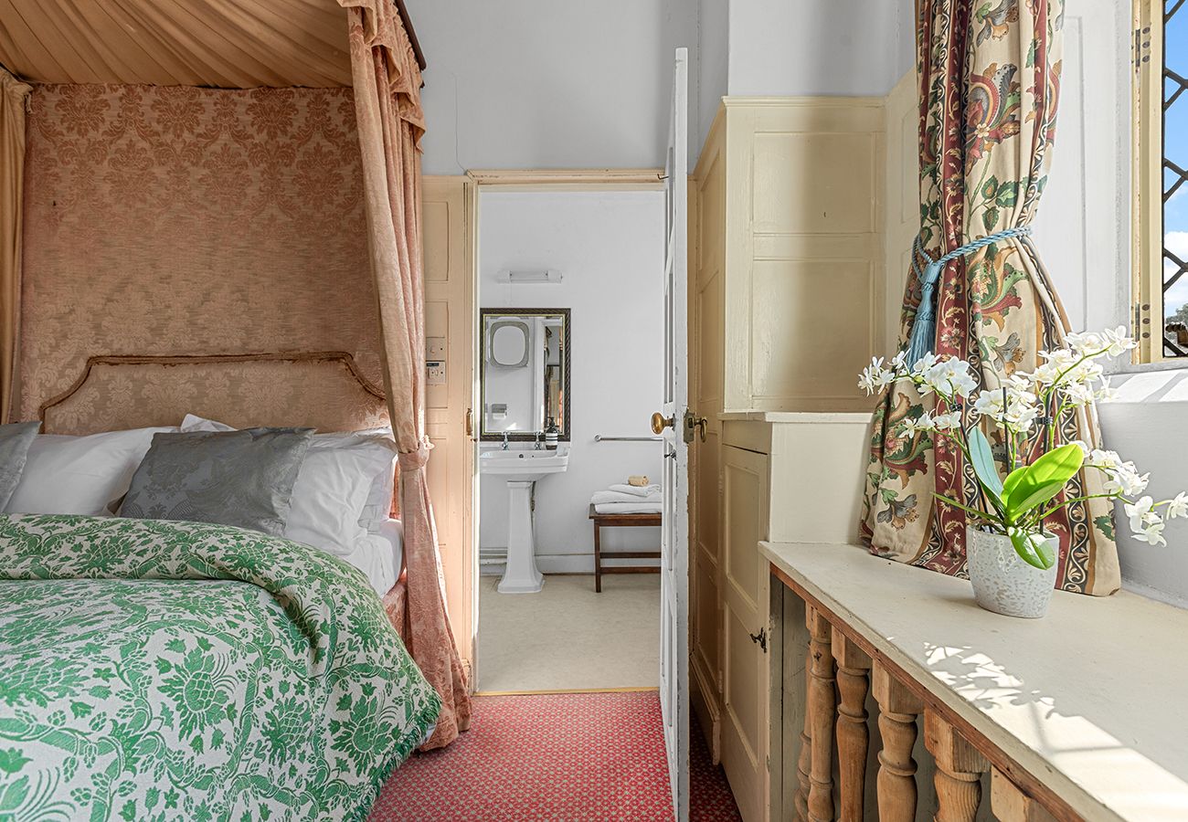 Country house in Etchingham - Haremere Hall - A Jacobean Estate of Grandeur