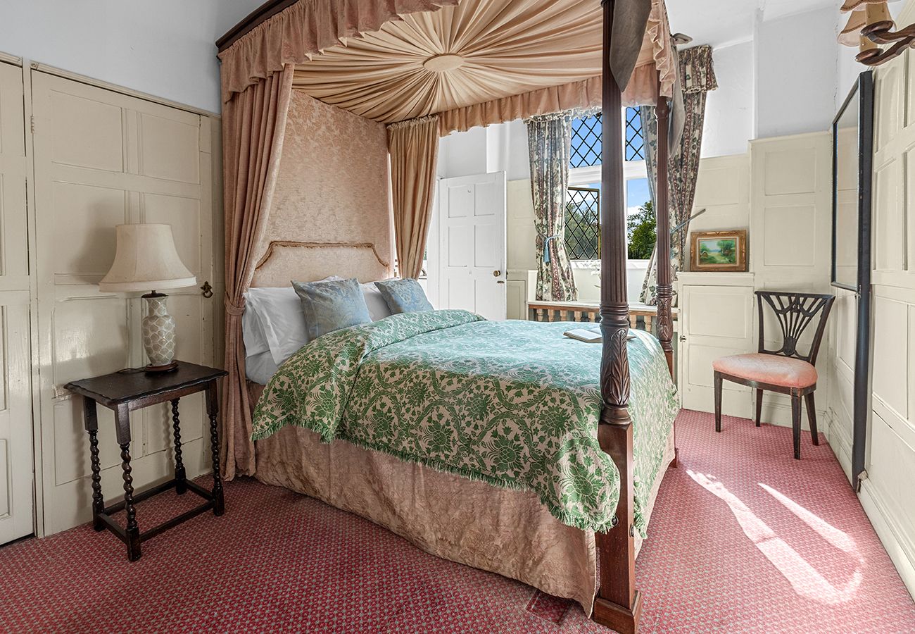 Country house in Etchingham - Haremere Hall - A Jacobean Estate of Grandeur