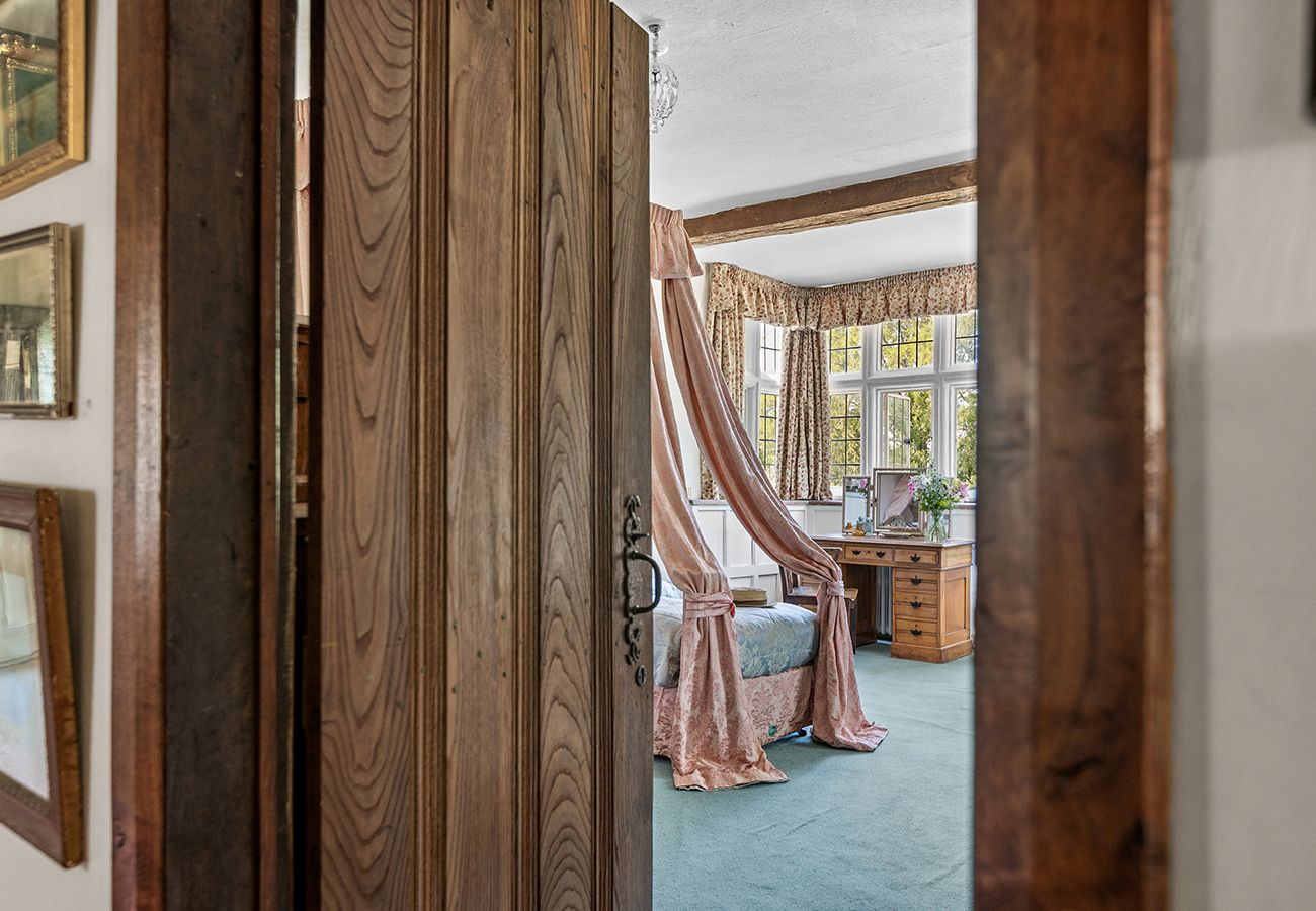 Country house in Etchingham - Haremere Hall - A Jacobean Estate of Grandeur