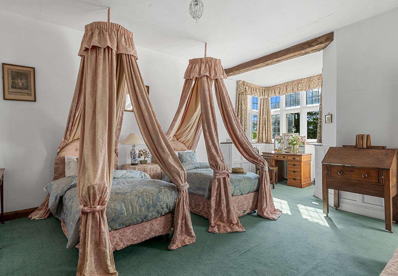 Country house in Etchingham - Haremere Hall - A Jacobean Estate of Grandeur