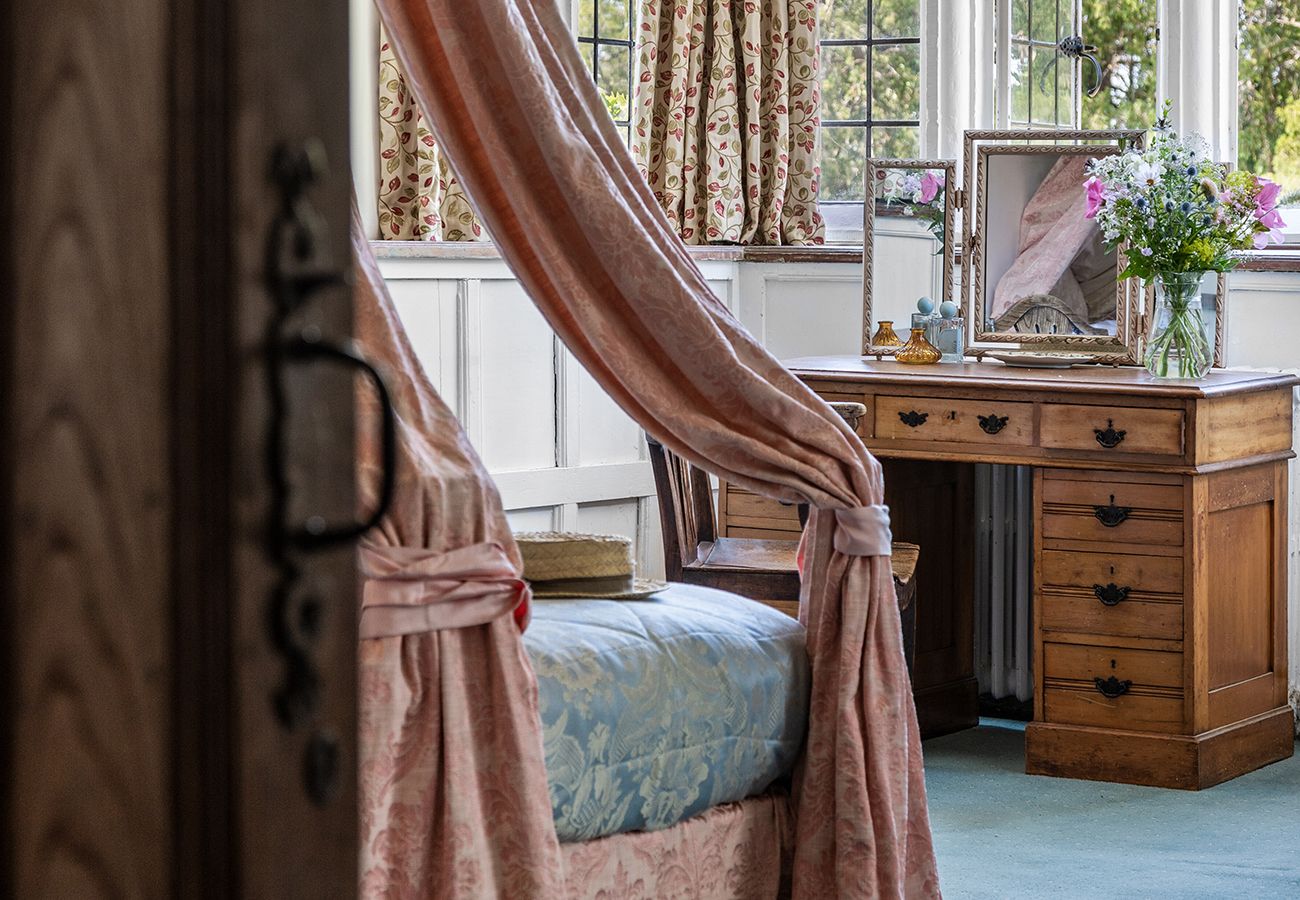 Country house in Etchingham - Haremere Hall - A Jacobean Estate of Grandeur