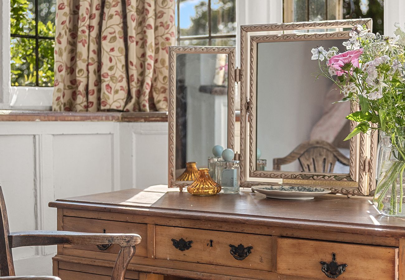Country house in Etchingham - Haremere Hall - A Jacobean Estate of Grandeur