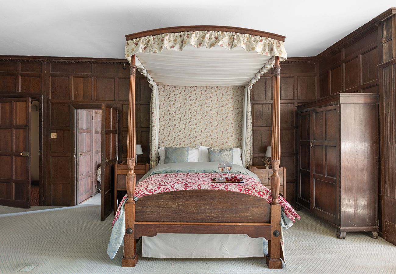 Country house in Etchingham - Haremere Hall - A Jacobean Estate of Grandeur
