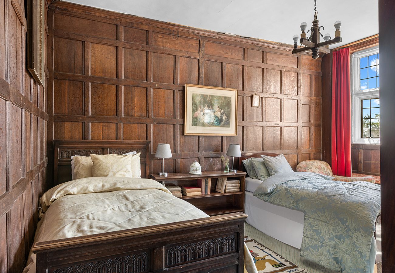 Country house in Etchingham - Haremere Hall - A Jacobean Estate of Grandeur