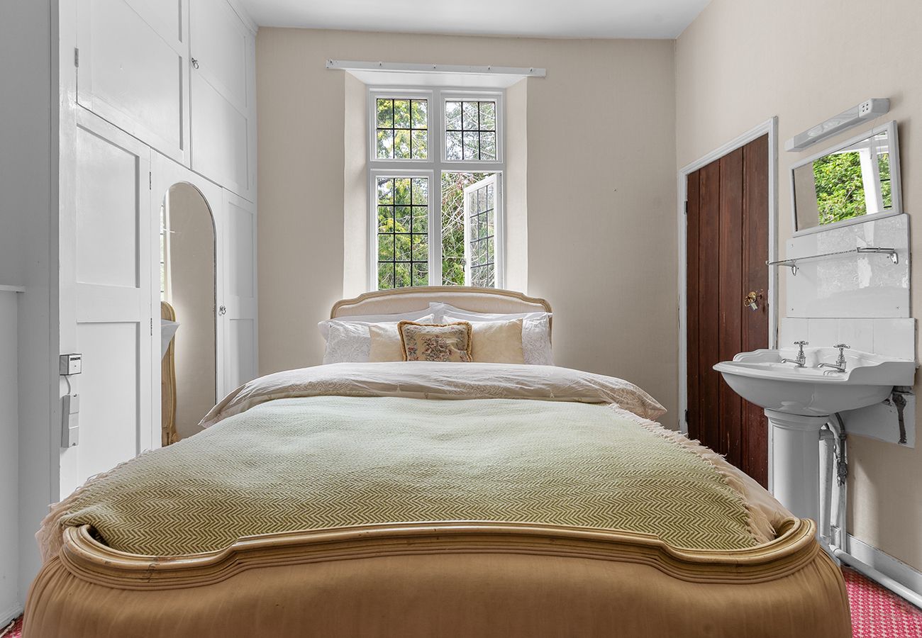 Country house in Etchingham - Haremere Hall - A Jacobean Estate of Grandeur