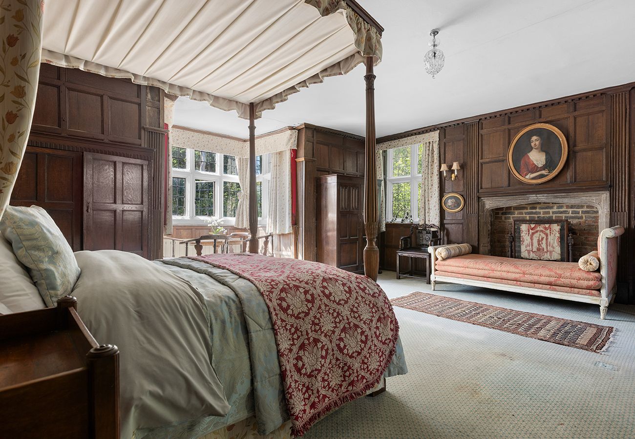Country house in Etchingham - Haremere Hall - A Jacobean Estate of Grandeur