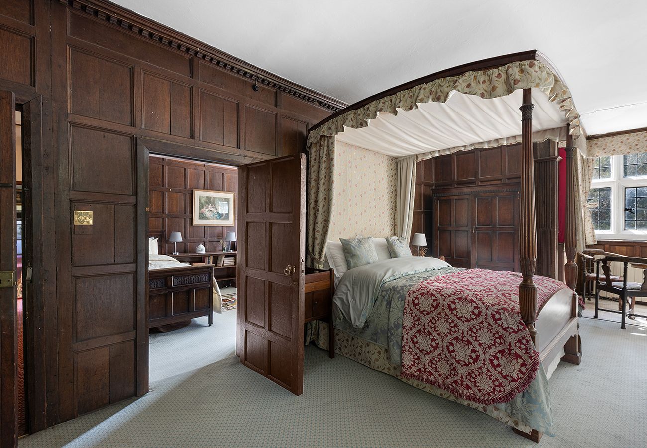 Country house in Etchingham - Haremere Hall - A Jacobean Estate of Grandeur