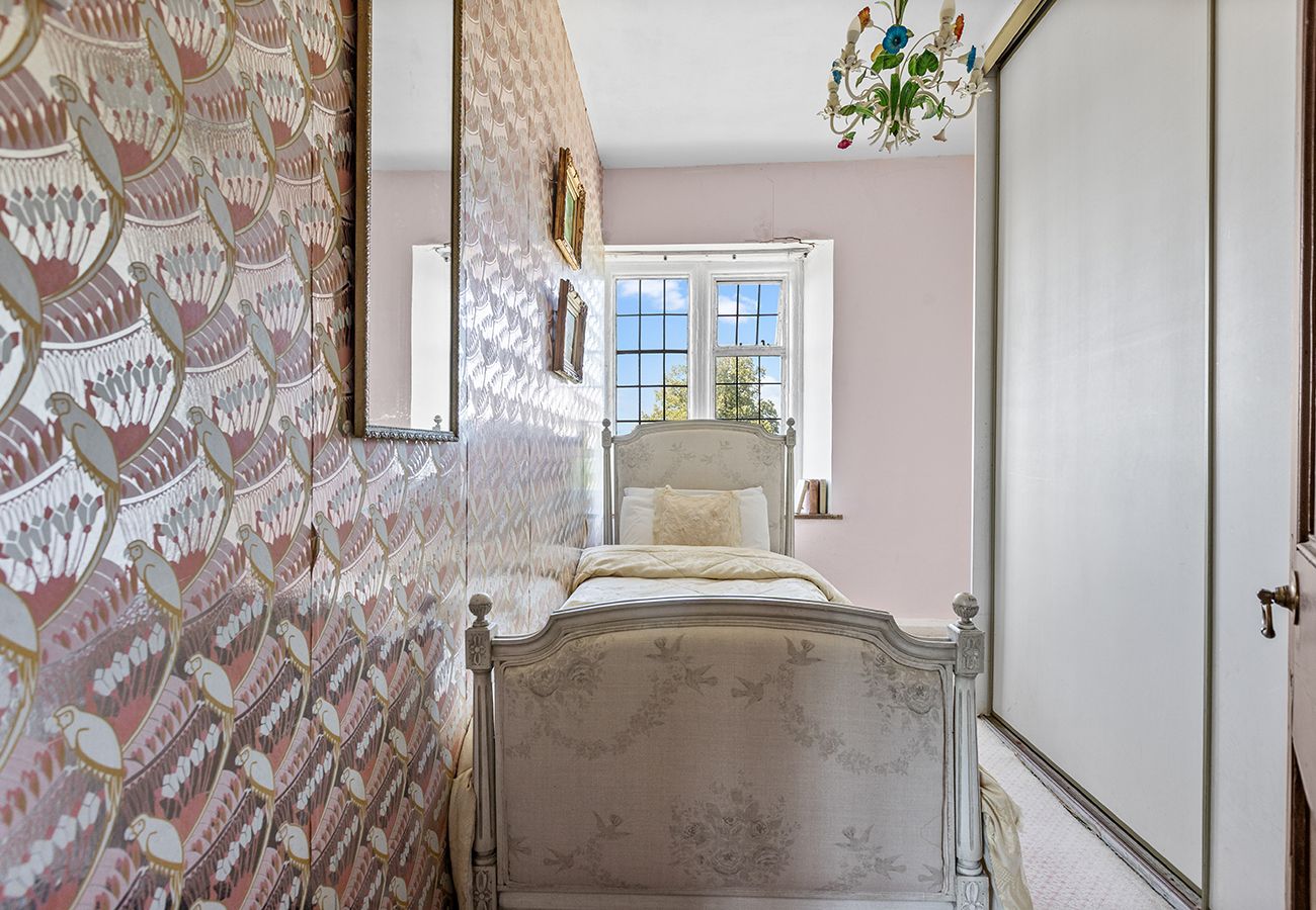 Country house in Etchingham - Haremere Hall - A Jacobean Estate of Grandeur