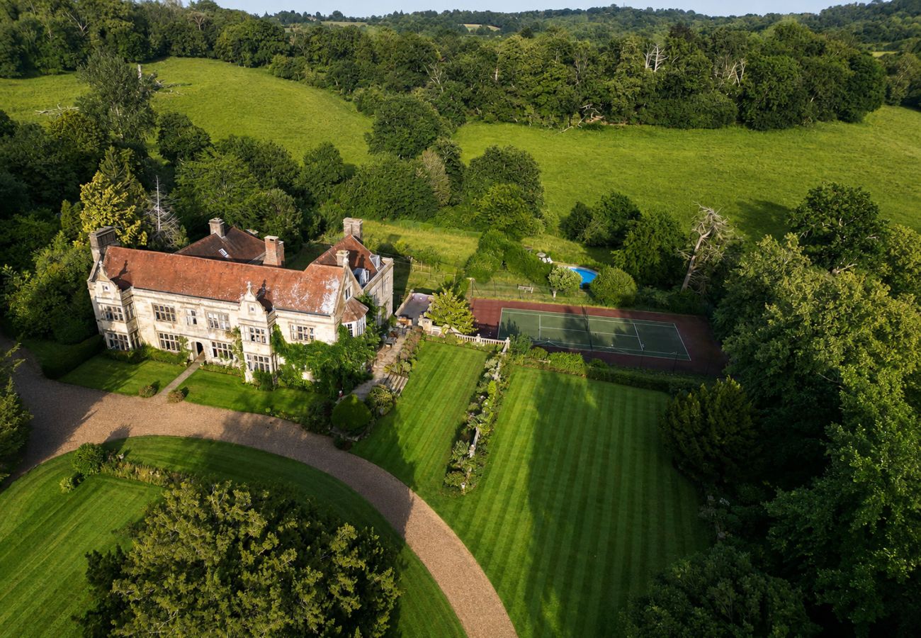 Country house in Etchingham - Haremere Hall - A Jacobean Estate of Grandeur