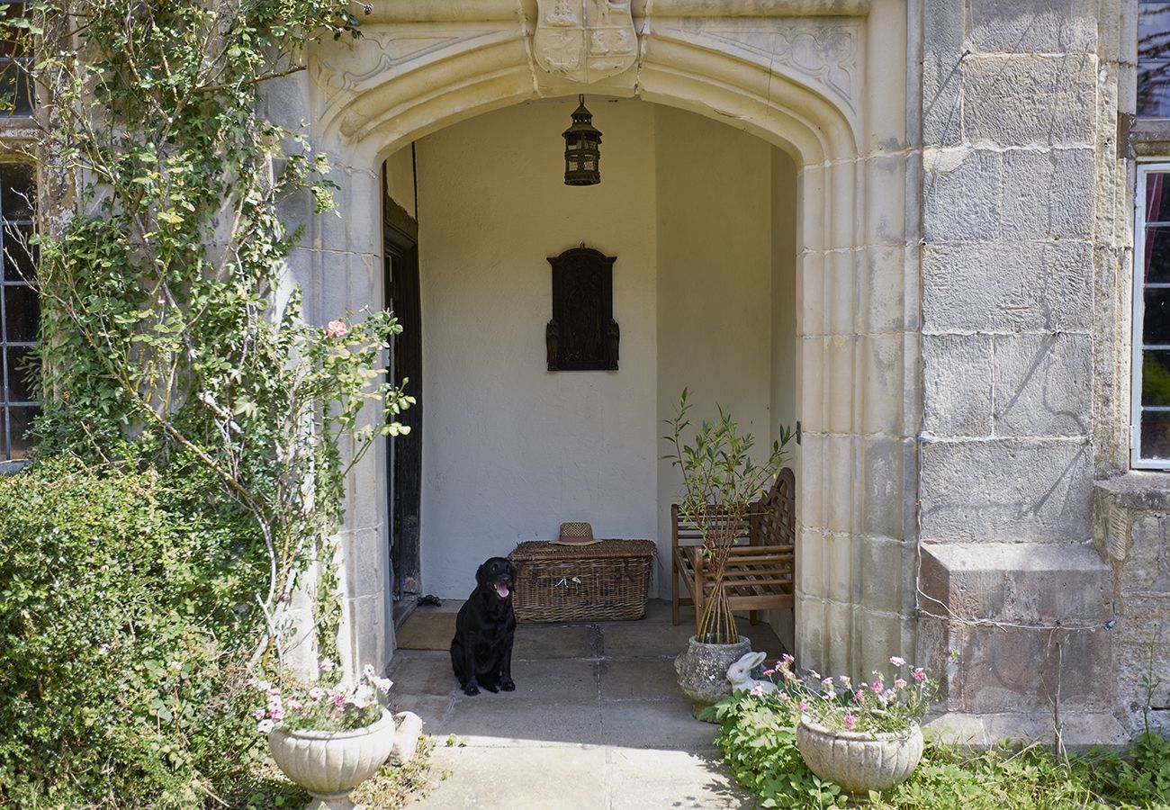 Country house in Etchingham - Haremere Hall - A Jacobean Estate of Grandeur