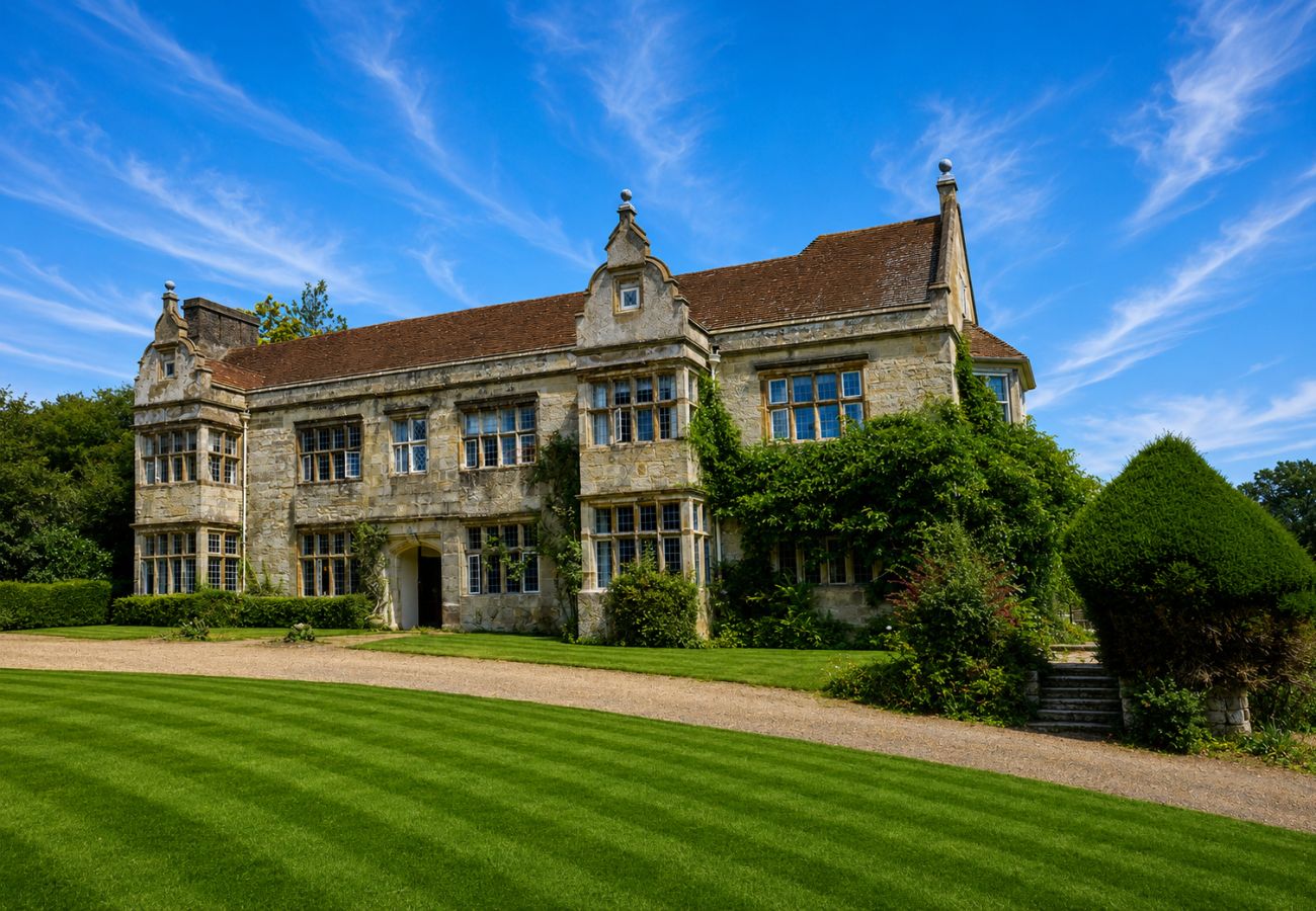 Country house in Etchingham - Haremere Hall - A Jacobean Estate of Grandeur