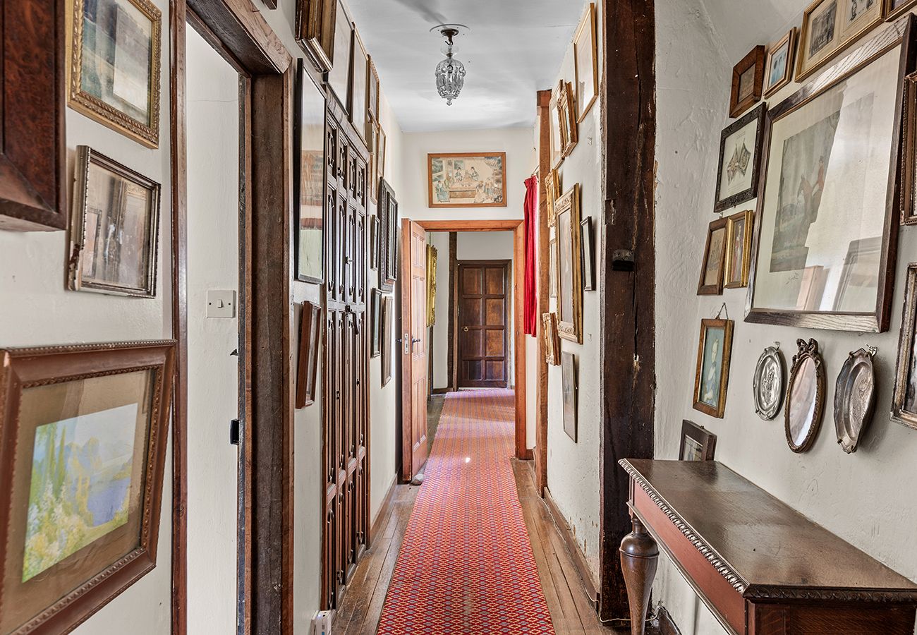 Country house in Etchingham - Haremere Hall - A Jacobean Estate of Grandeur